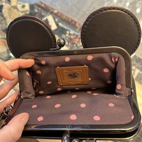 Disney x Coach Minnie Ears Clutch Wristlet in Black Glovetanned Leather - Picture 6 of 10